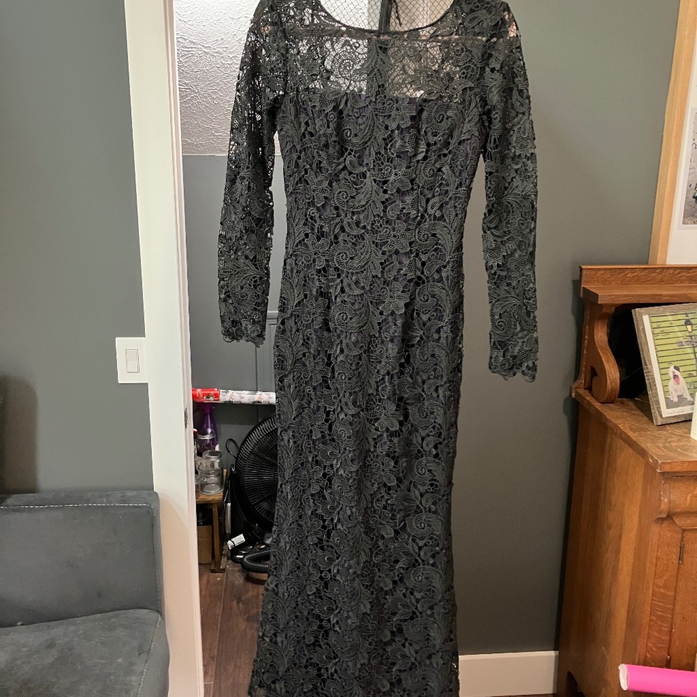 ML Monique Lhuillier Women's Black Lace Long Sleeves Town Formal Gown Size 4